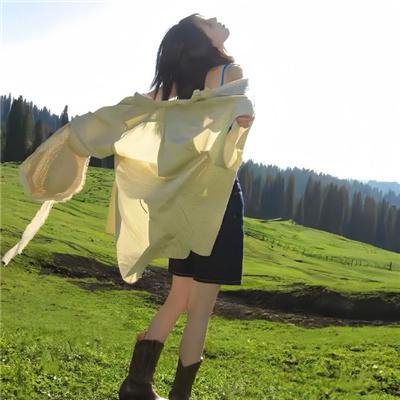 穿黄靴子的女孩